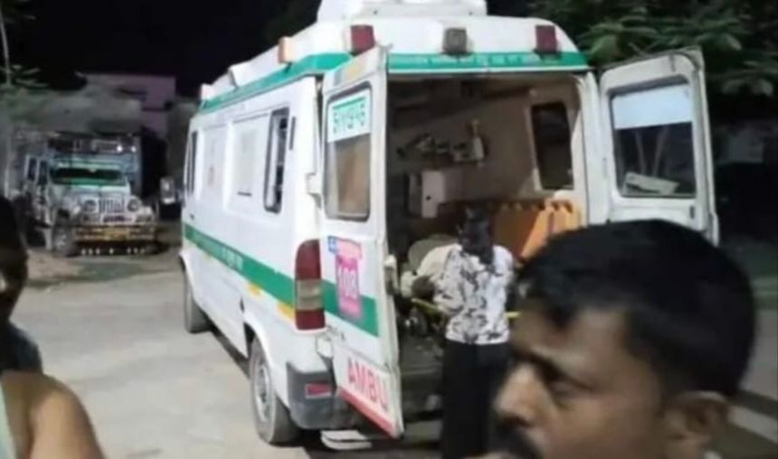 सड़क हादसे में दो लोगों की मौत