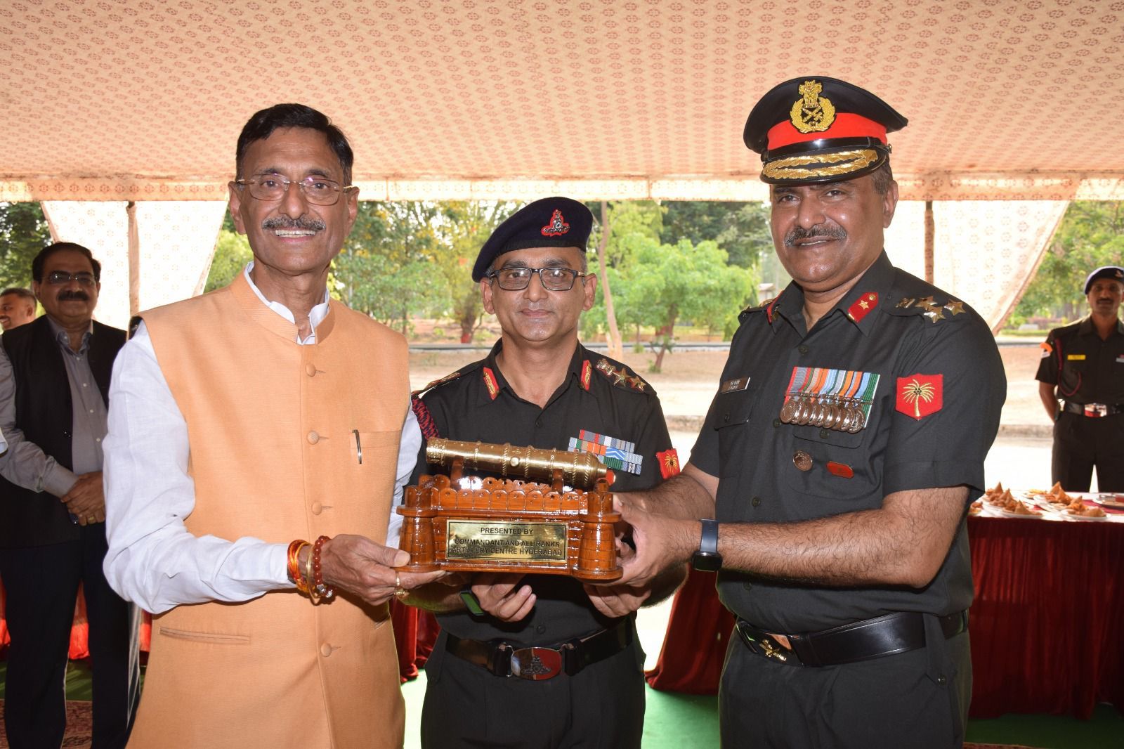 केंद्रीय रक्षा राज्य मंत्री संजय सेठ ने Artillery Centre का किया अवलोकन 