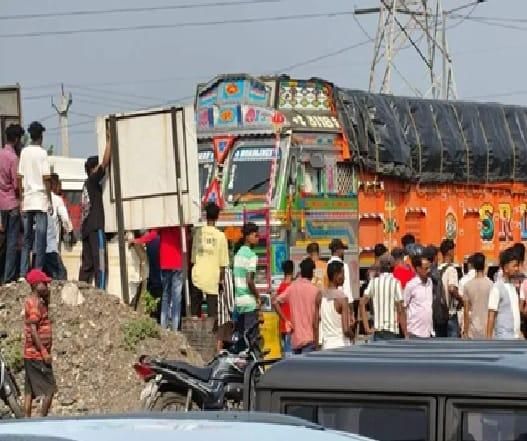 चांडिल में भीषण सड़क हादसा: एक की मौत, दो गंभीर